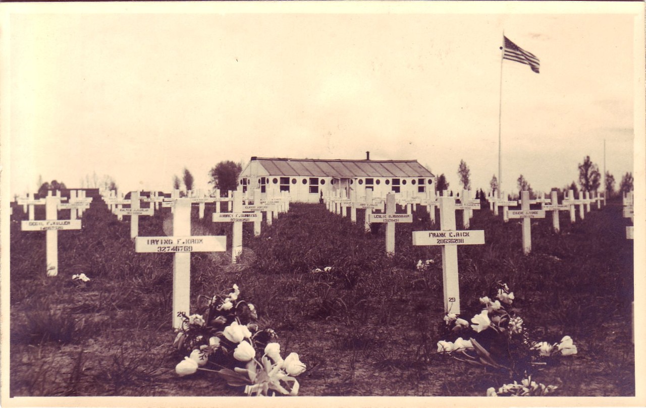 Provisorischer Soldatenfriedhof in Wolfswinkel