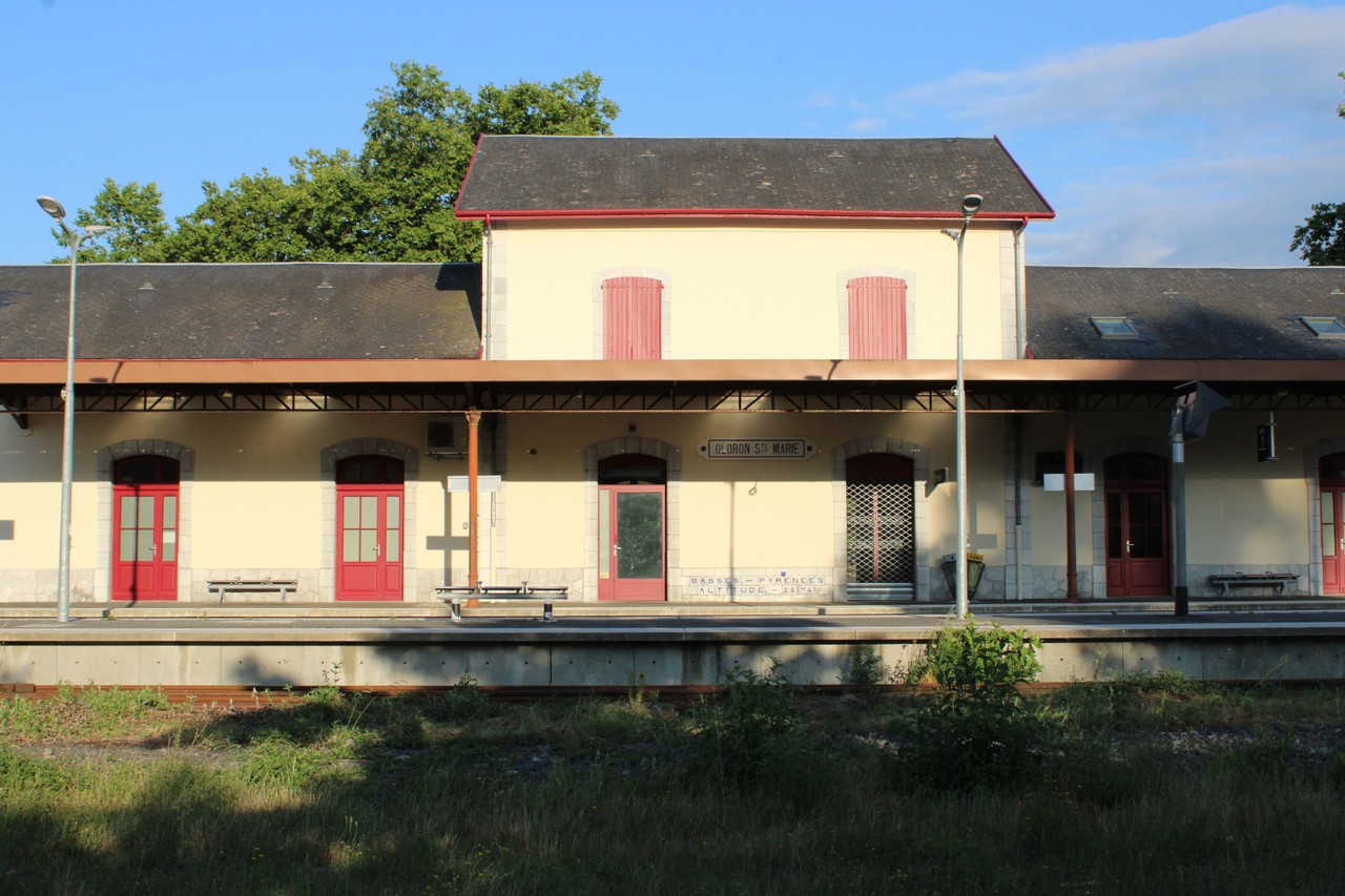 Oloron Sainte-Marie train station