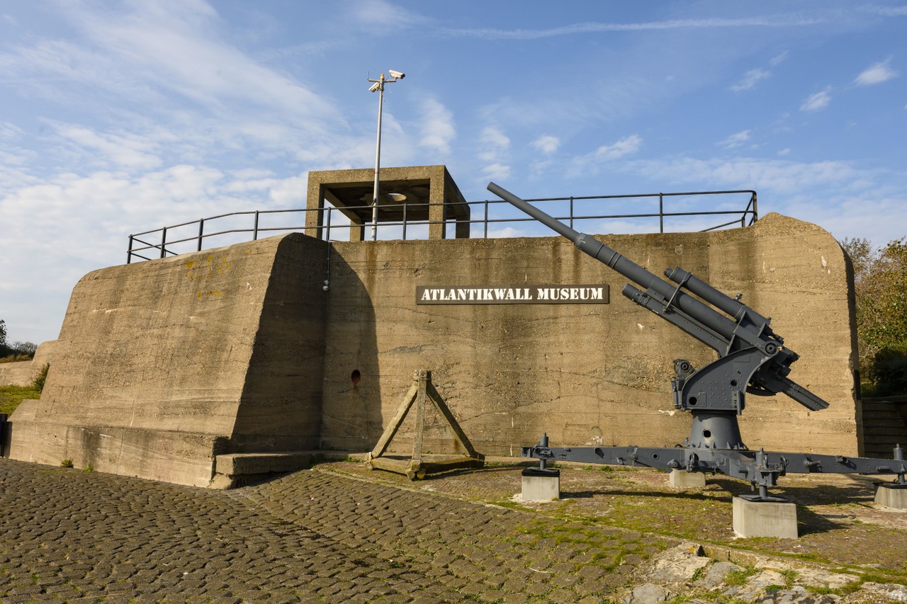 Atlantikwall icon along the Nieuwe Waterweg