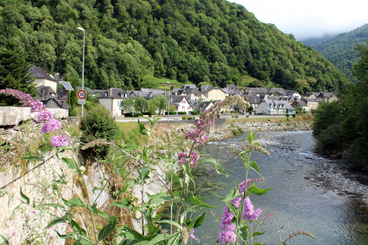 Sarrance, looking for a smuggler