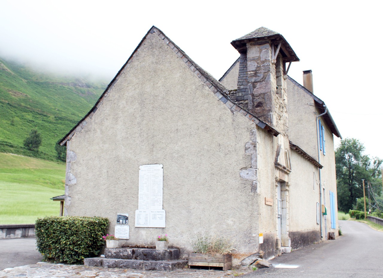 Commemorative plaques at the Church of Lhers