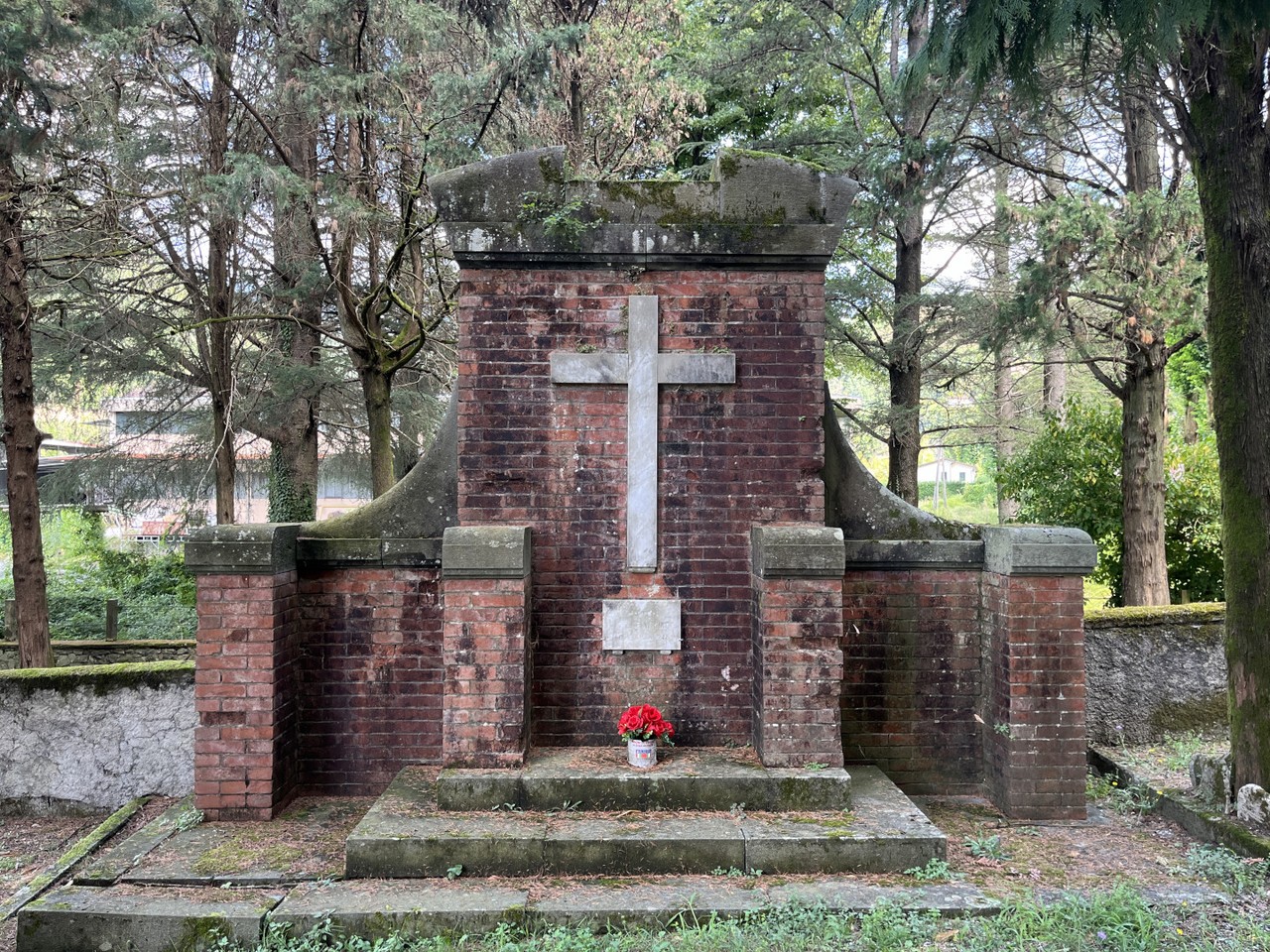 Monument aux huit partisans