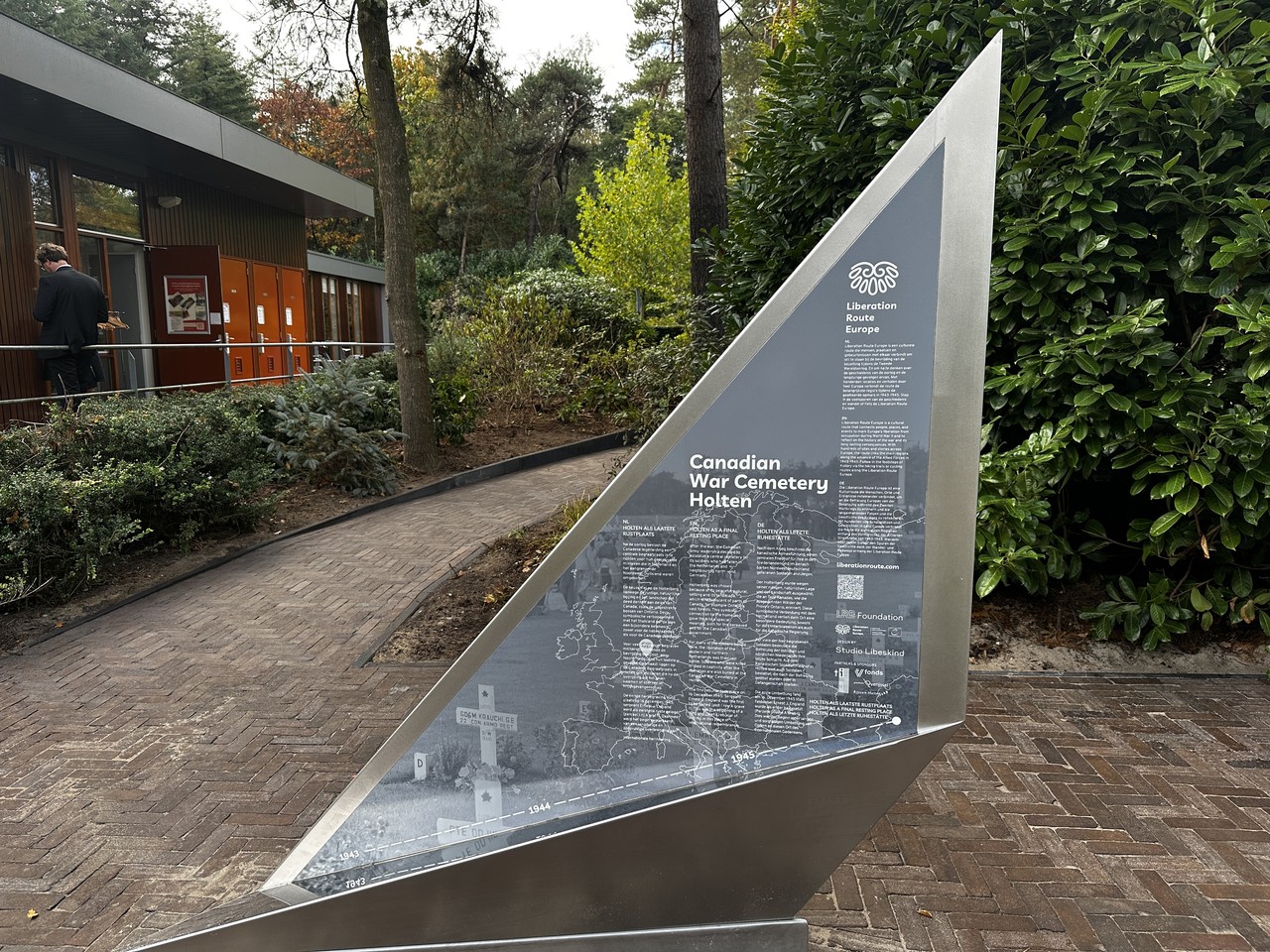 Cross Road Vector - Holten as a final resting place