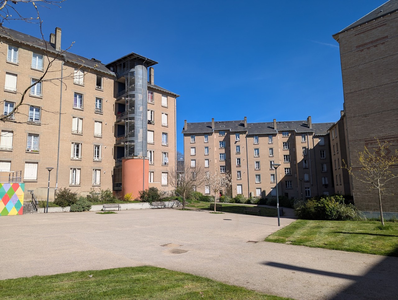 ​​Les Coutures: un quartier sous étroite surveillance pendant la guerre​ 