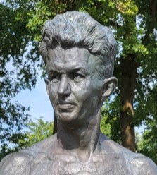 Monument to Resistance pastor Frits de Zwerver