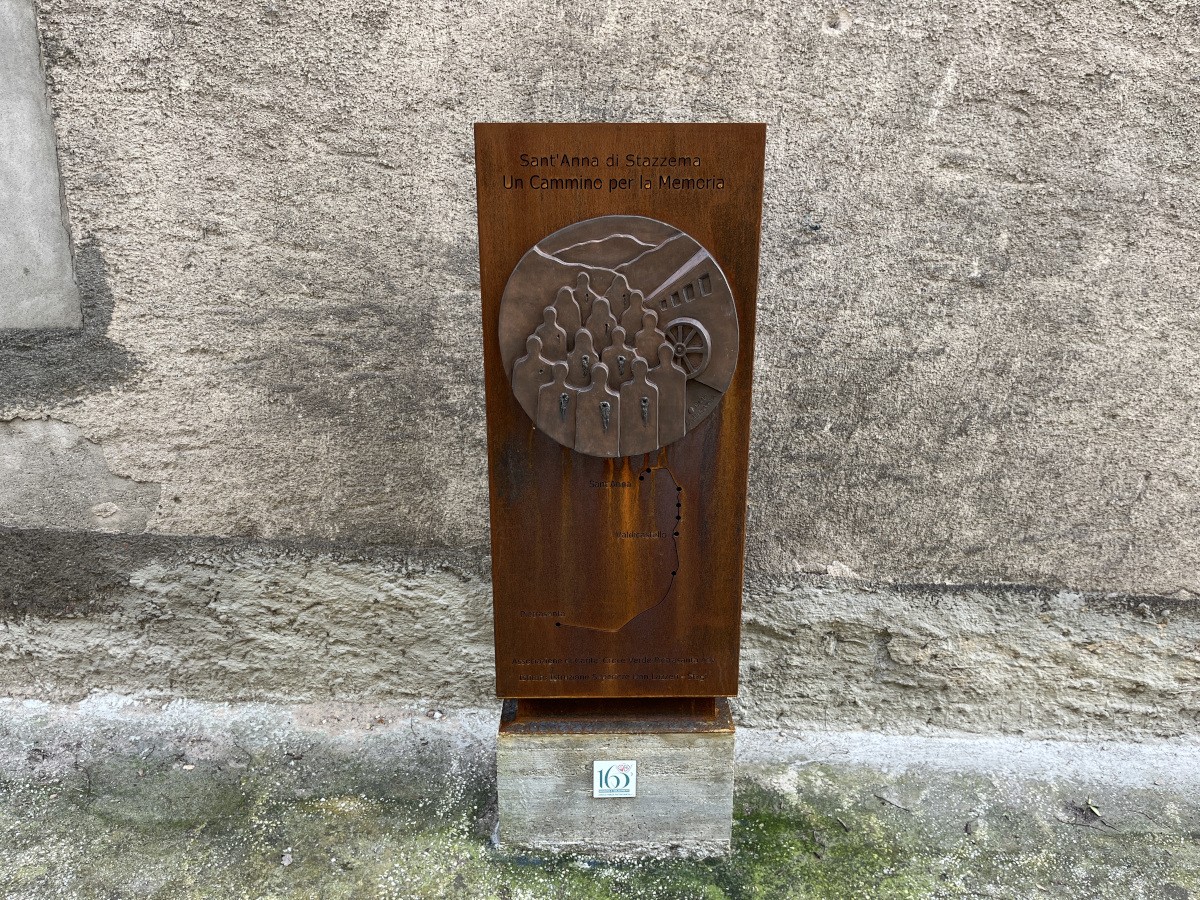 Stone markers at Molino Rosso