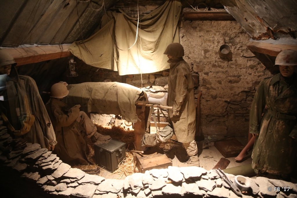 Museum van de Slag om de Ardennen en fototentoonstelling 'The Family of Man'