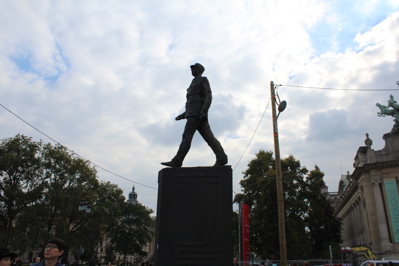 Champs Élysées: Liberation parade (statue of De Gaulle)