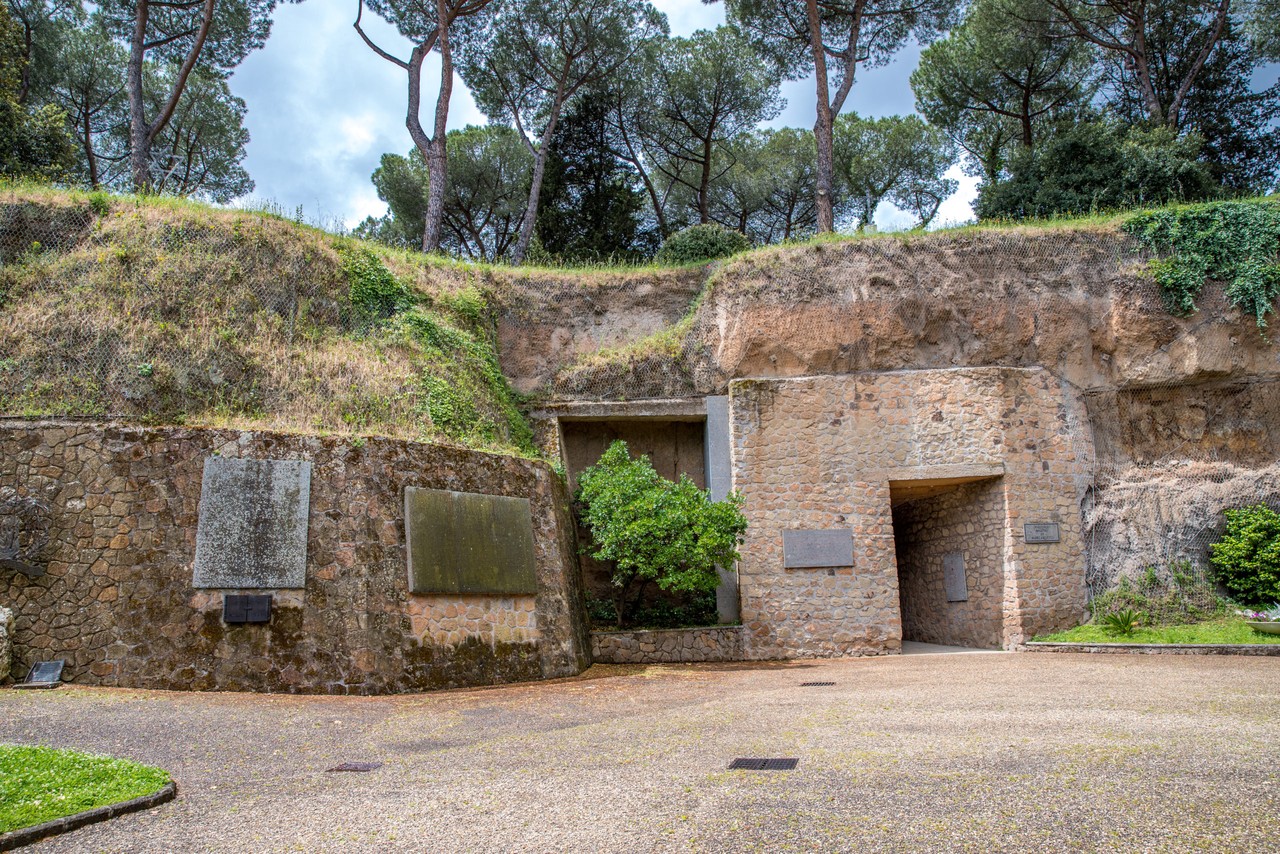 Le mausolée des grottes d'Ardéatine