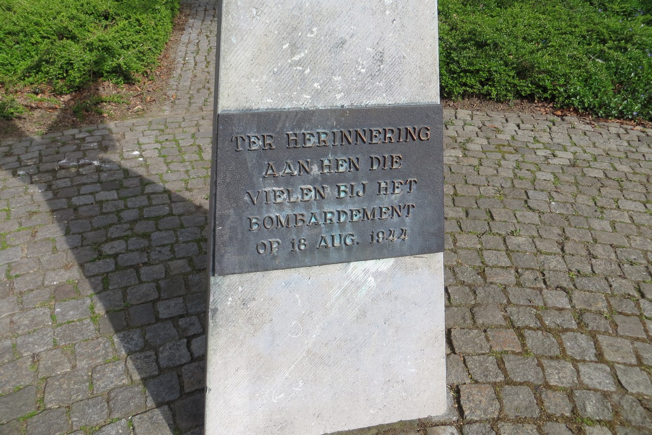Monument at Schildersplein 
