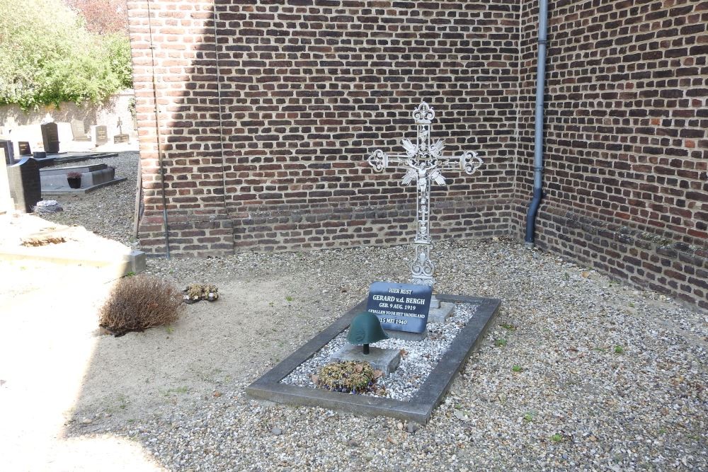 Tomb of Gerard van den Bergh and grave of the children Cloosen