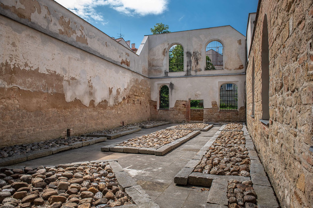 Garden of Memories Memorial - Old Synagogue