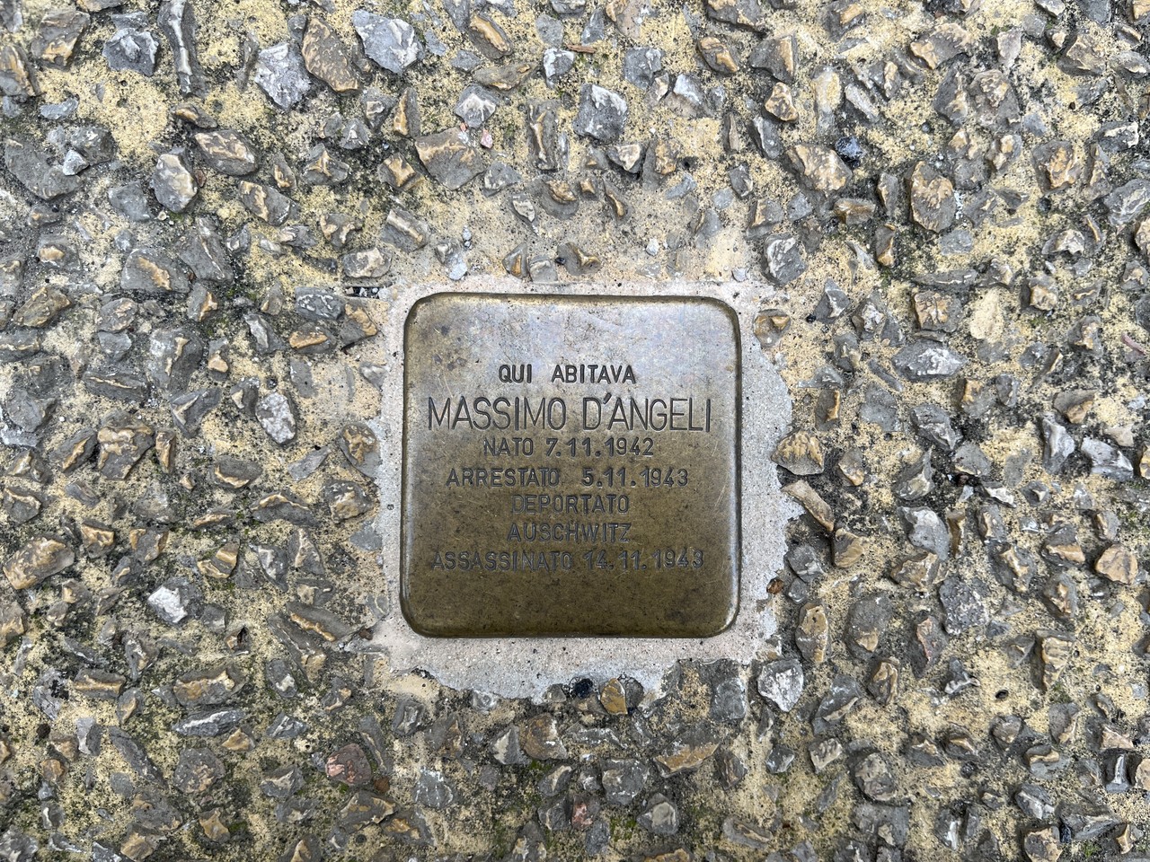 Stumbling stones in memory of the imprisonment of the D'Angeli family