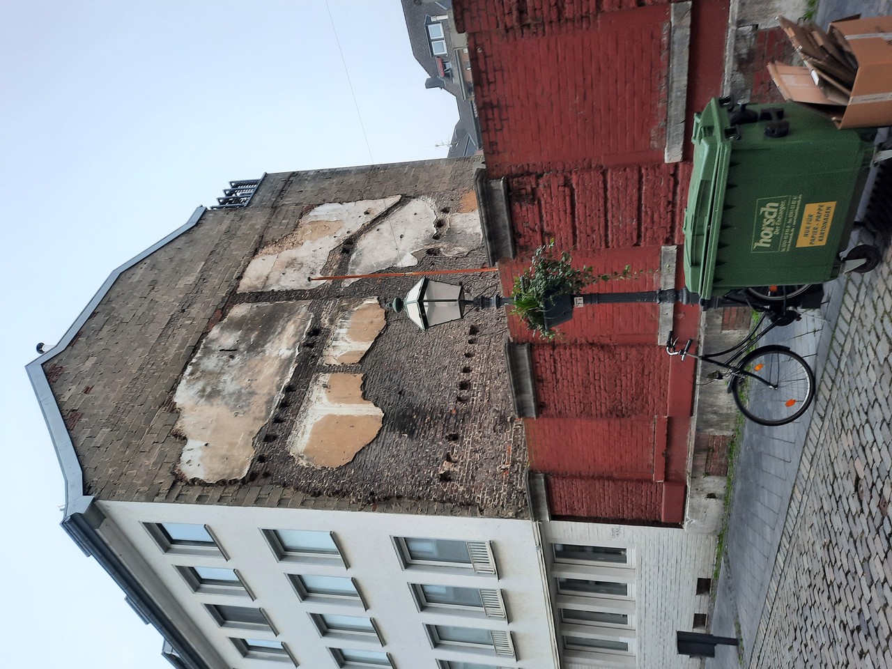 A gap in the buildings on Annastraße: Remnants of Wartime Destruction