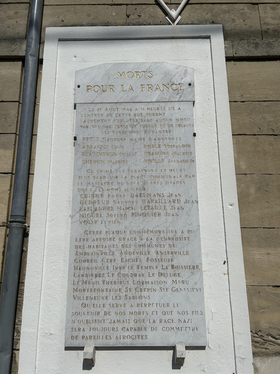 ​​Commemorative plaque for the victims of the Andeville​ massacre