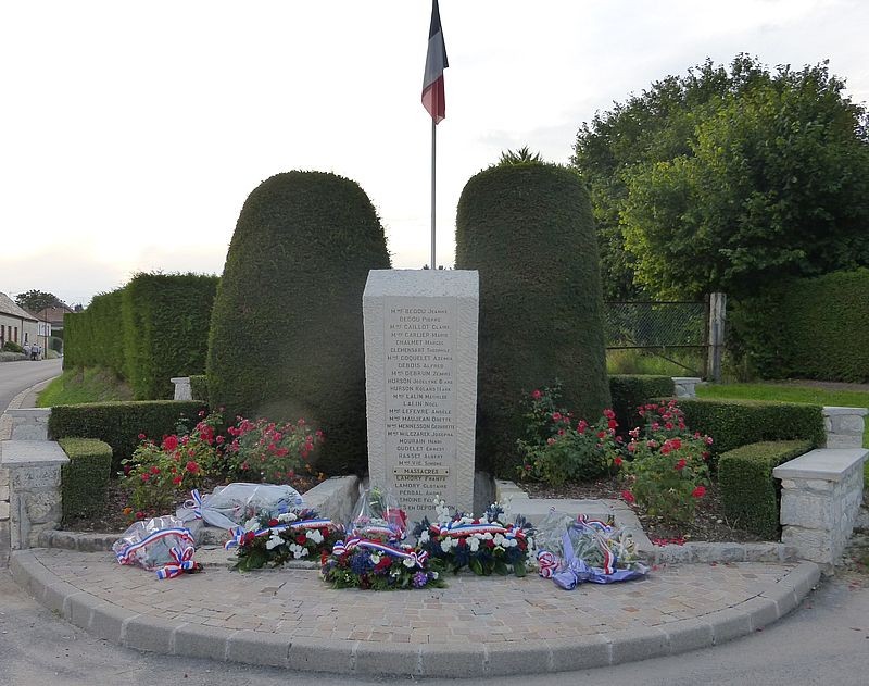 Monument to the ​​​Tavaux-et-Pontséricourt massacre