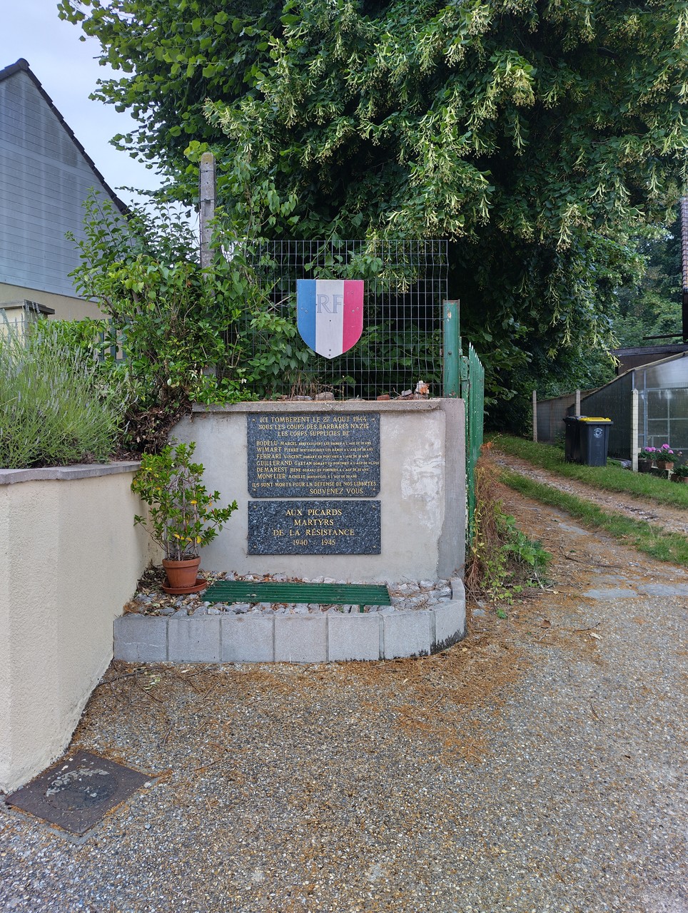Monument to the massacre of Ville-le-Marclet Castle