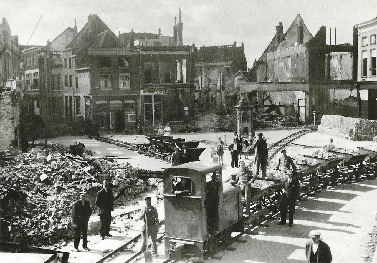 Tiel: destruction of a city centre 