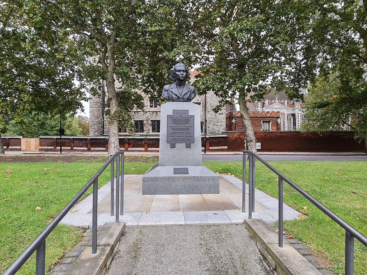Monument to SOE Agents
